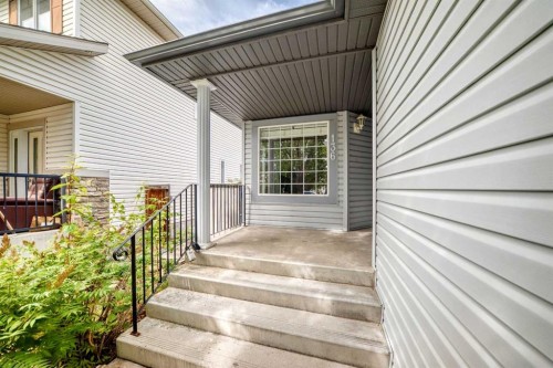 136 Bridlemeadows Common Sw, Calgary, AB 