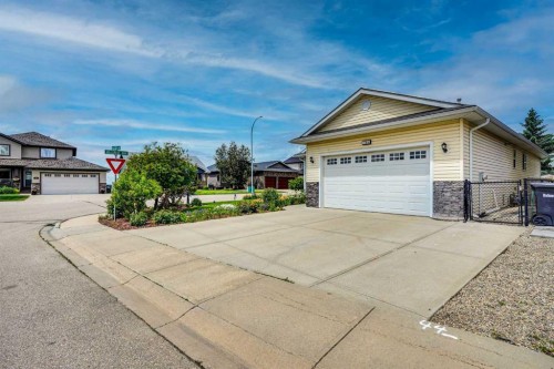 144 Hillcrest Cape, Strathmore, AB 