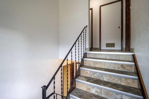 128 40 Avenue Nw, Calgary, AB 