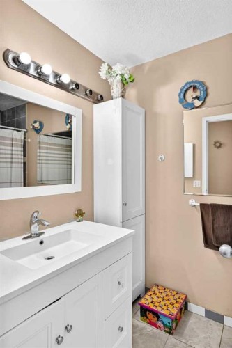 37 Falton Drive Ne, Calgary, AB 