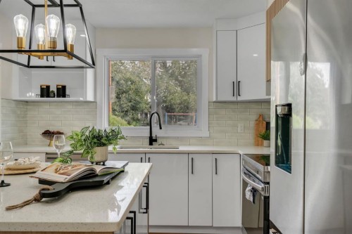 4112 13 Avenue Ne, Calgary, AB 
