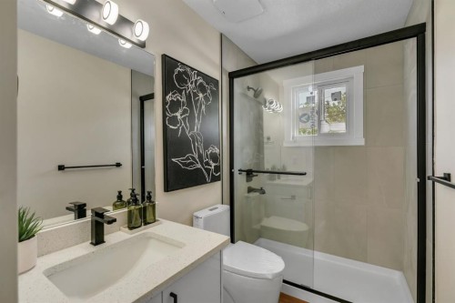4112 13 Avenue Ne, Calgary, AB 