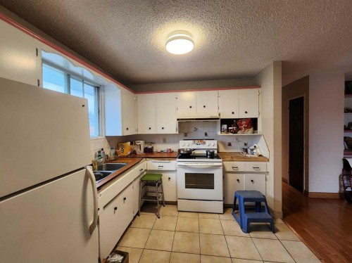 8329 Centre Street Nw, Calgary, AB 