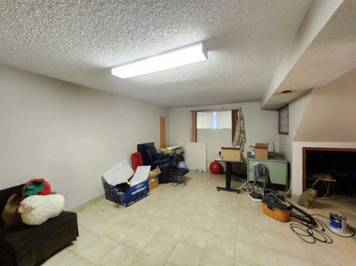 8329 Centre Street Nw, Calgary, AB 