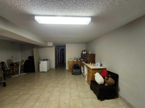 8329 Centre Street Nw, Calgary, AB 