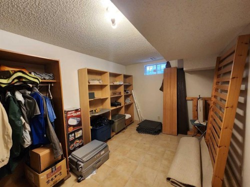8329 Centre Street Nw, Calgary, AB 