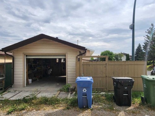 8329 Centre Street Nw, Calgary, AB 