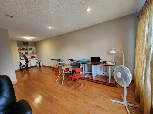 8329 Centre Street Nw, Calgary, AB 
