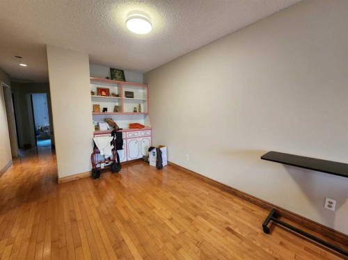 8329 Centre Street Nw, Calgary, AB 