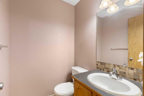153 Everstone Place Sw, Calgary, AB 