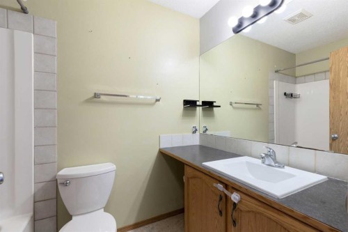 153 Everstone Place Sw, Calgary, AB 