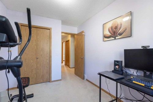 153 Everstone Place Sw, Calgary, AB 