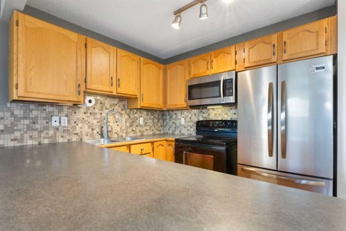 153 Everstone Place Sw, Calgary, AB 