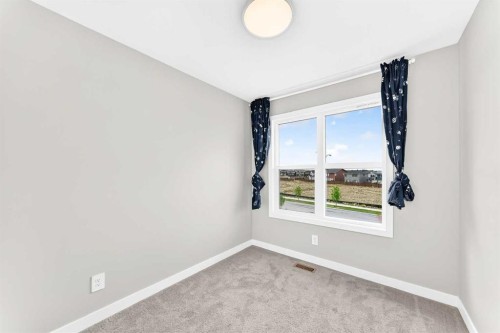 471 Livingston Way Ne, Calgary, AB 