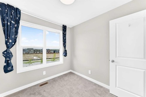 471 Livingston Way Ne, Calgary, AB 