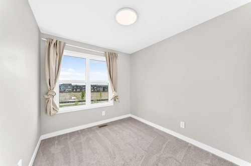 471 Livingston Way Ne, Calgary, AB 