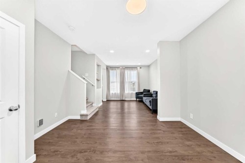 471 Livingston Way Ne, Calgary, AB 