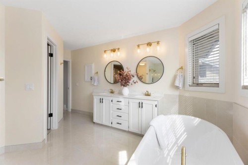 47 Canterbury Court Sw, Calgary, AB 