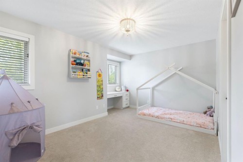 47 Canterbury Court Sw, Calgary, AB 