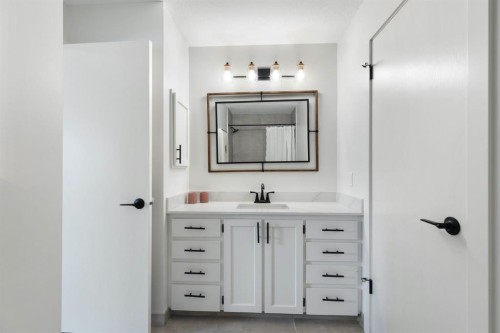 47 Canterbury Court Sw, Calgary, AB 