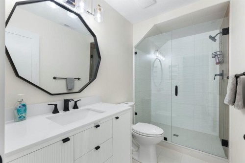 47 Canterbury Court Sw, Calgary, AB 