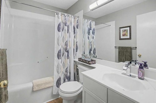138 Hawkstone Manor Nw, Calgary, AB 