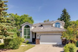 113 Hawkdale Bay NW Calgary, AB T3G 2W8