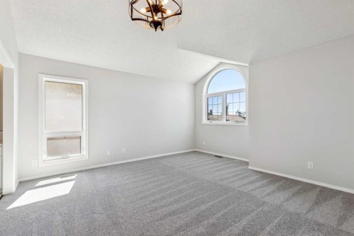 113 Hawkdale Bay Nw, Calgary, AB 