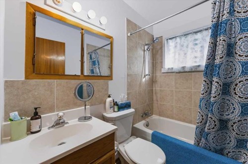2731 & 2733-2731 17 Street Nw, Calgary, AB 