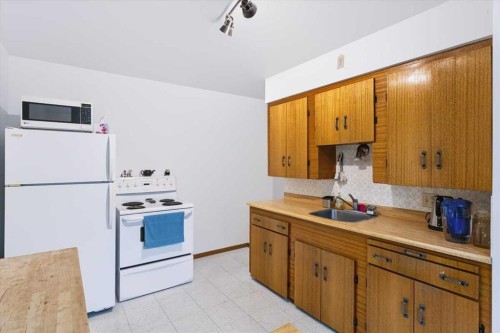 2731 & 2733-2731 17 Street Nw, Calgary, AB 