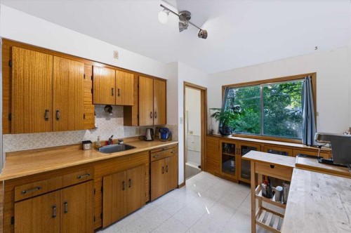 2731 & 2733-2731 17 Street Nw, Calgary, AB 
