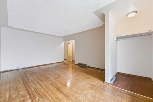 2731 & 2733-2731 17 Street Nw, Calgary, AB 