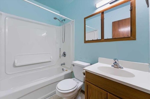 2731 & 2733-2731 17 Street Nw, Calgary, AB 