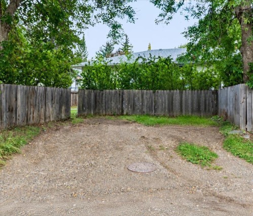 2731 & 2733-2731 17 Street Nw, Calgary, AB 