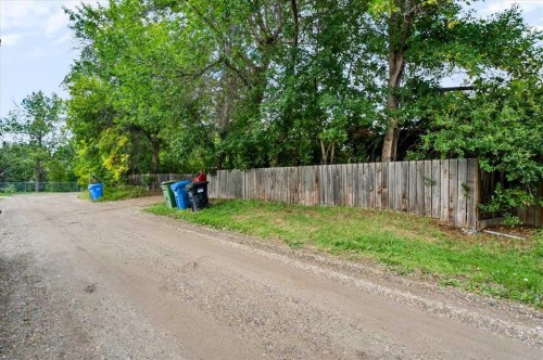 2731 & 2733-2731 17 Street Nw, Calgary, AB 