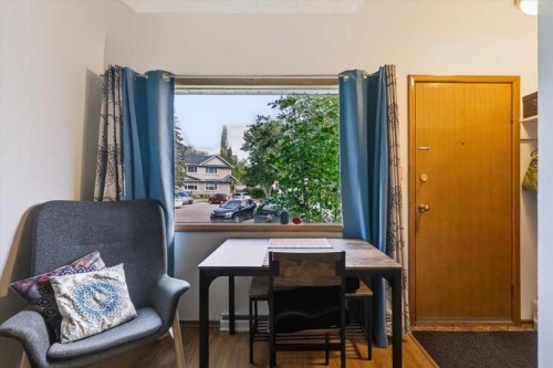 2731 & 2733-2731 17 Street Nw, Calgary, AB 