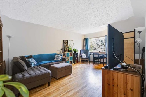 2731 & 2733-2731 17 Street Nw, Calgary, AB 