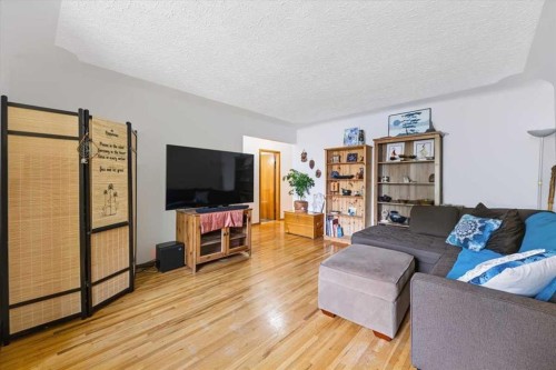 2731 & 2733-2731 17 Street Nw, Calgary, AB 