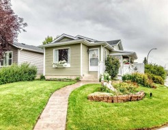 45 Taradale Close NE Calgary, AB T3J 3E5