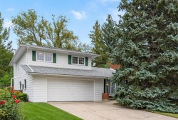 508 Willow Brook Drive SE Calgary, AB T2J 1N7