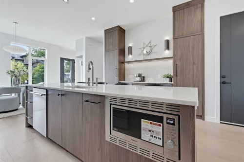 2320 22 Avenue Sw, Calgary, AB 