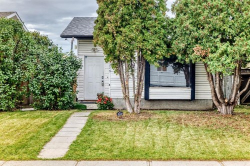 33 Aberdare Way NE Calgary, AB T2A 6T6