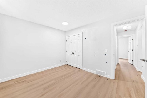 55 Mckinley Way Se, Calgary, AB 