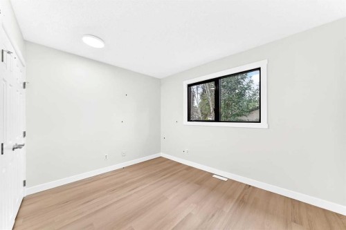 55 Mckinley Way Se, Calgary, AB 