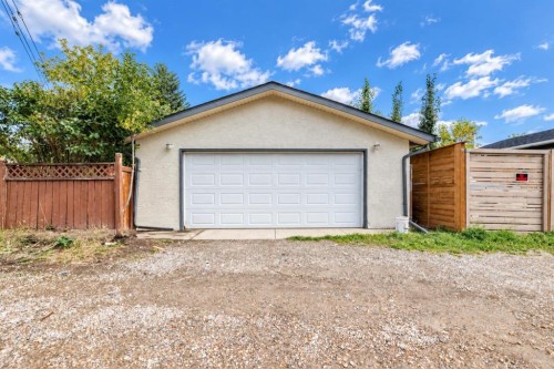 55 Mckinley Way Se, Calgary, AB 
