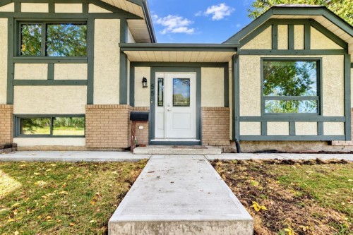 55 Mckinley Way Se, Calgary, AB 