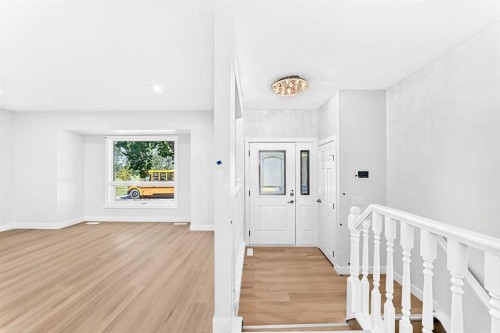 55 Mckinley Way Se, Calgary, AB 