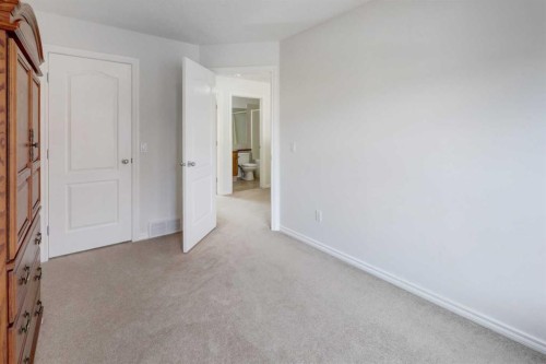 27 Rockyspring Gate Nw, Calgary, AB 