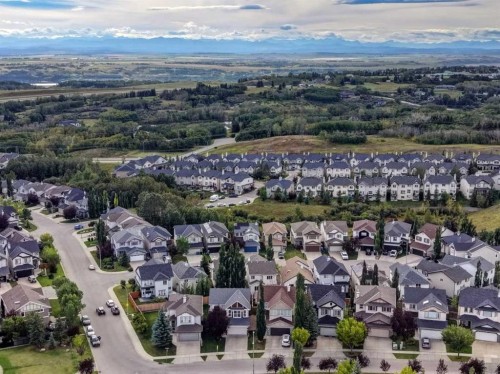 27 Rockyspring Gate Nw, Calgary, AB 