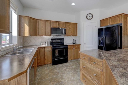 27 Rockyspring Gate Nw, Calgary, AB 